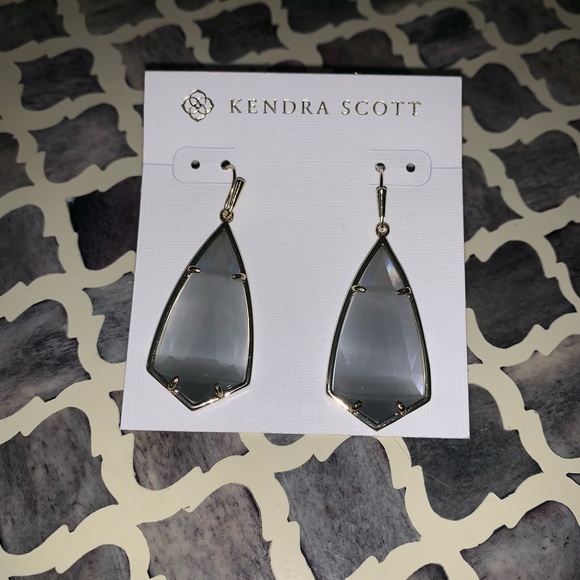 NWT Kendra Scott Carla Earrings (discontinued) - Picture 4 of 7